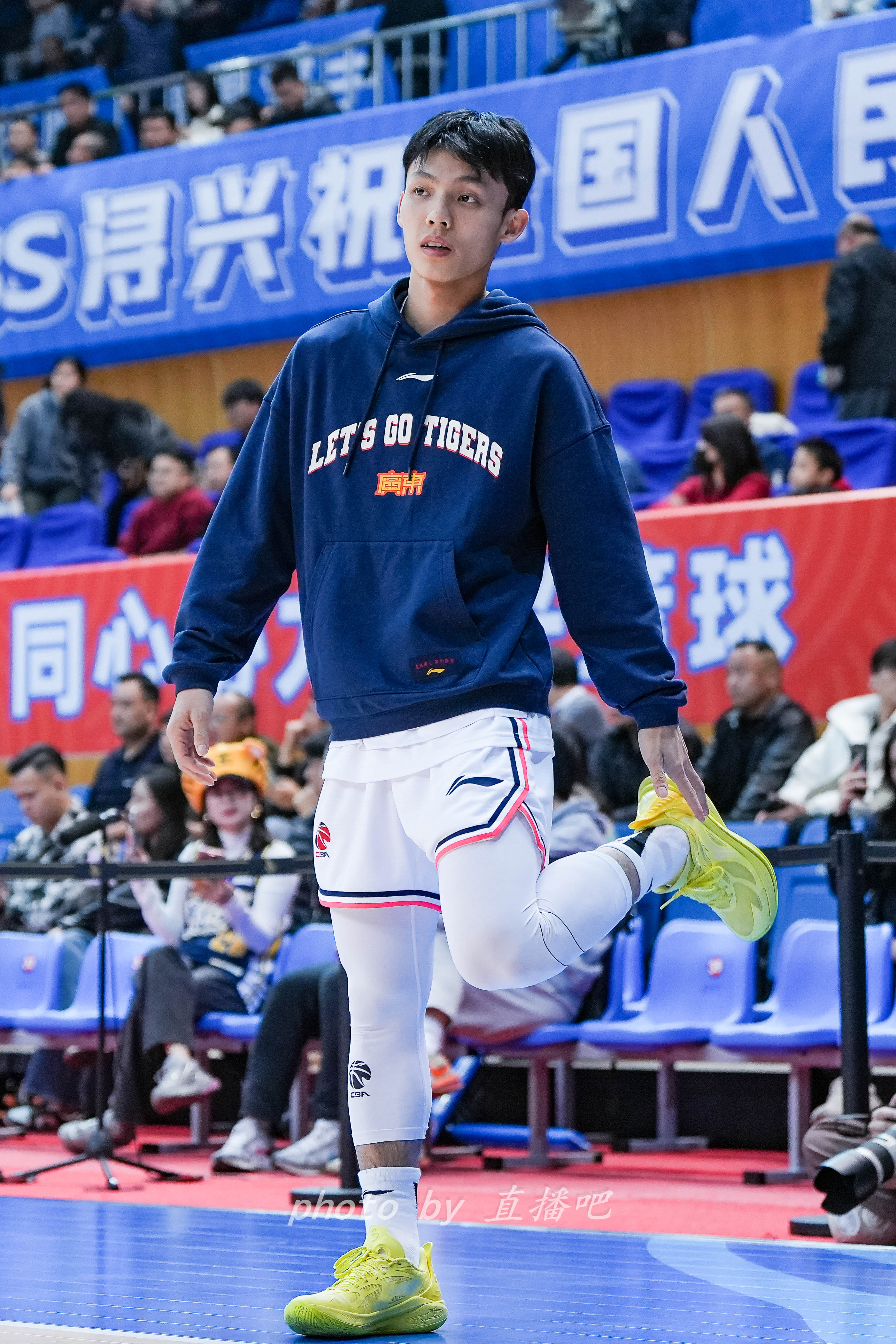 “控球中鋒”！徐杰這身體素質(zhì)有億點(diǎn)東西