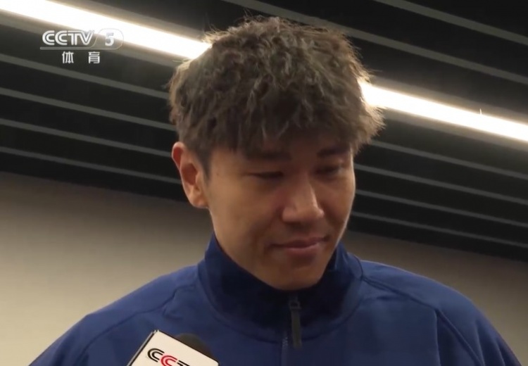 鐵漢柔情！三鎮(zhèn)球員劉奕鳴探望患病小球迷時(shí)哽咽